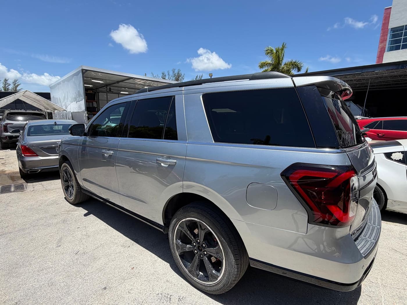 Ford Expedition after collision repair at Autofix Plus